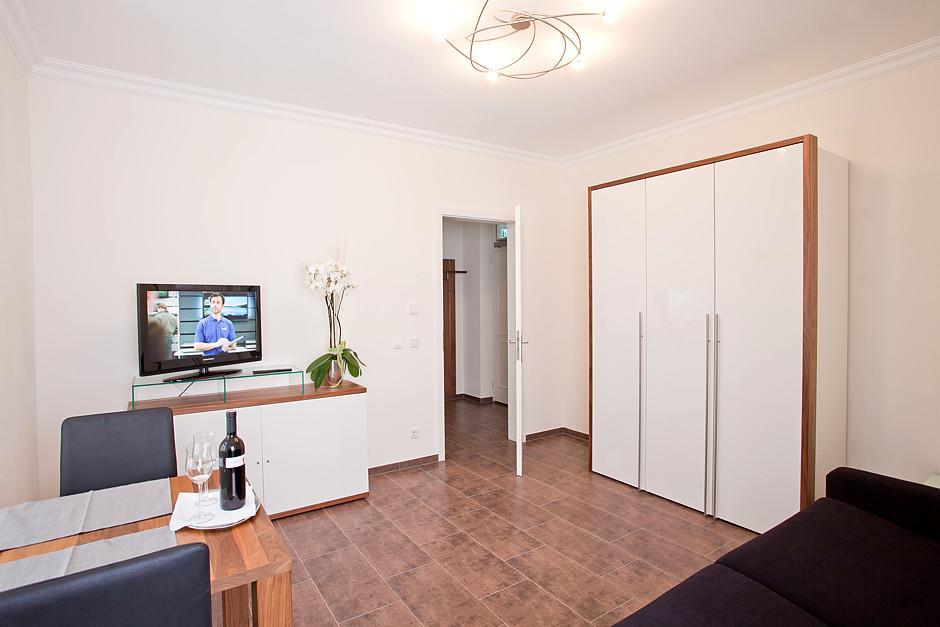 Single Room,667829232:JPEG